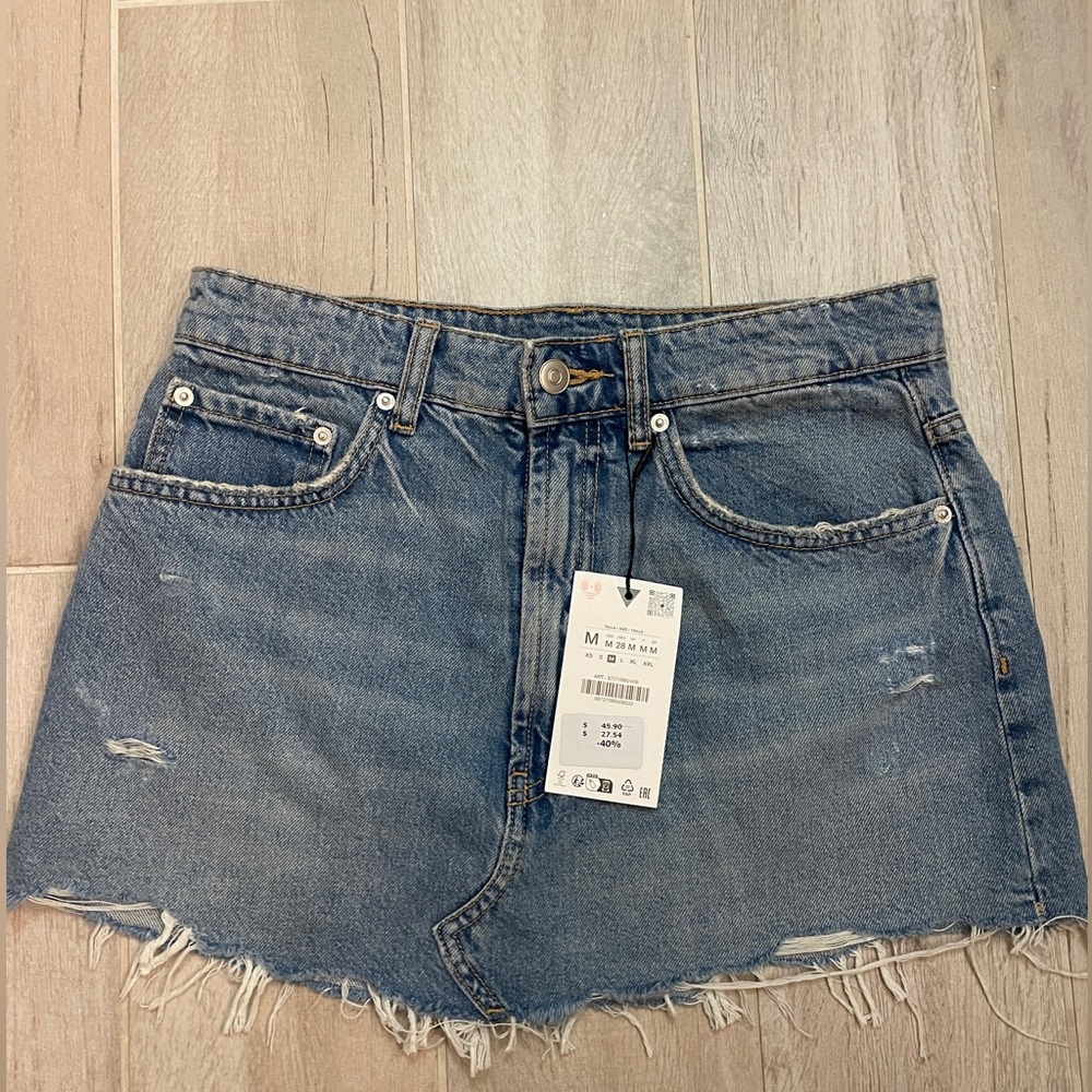 Zara Jean skirt never worn. Size medium this is so cute and I wish it fit!